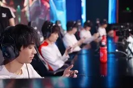 九游体育-电竞夜战：江汉飞鹰队读秒扳平皖南犀牛队，主帅临场妙招宿敌对话再升级
